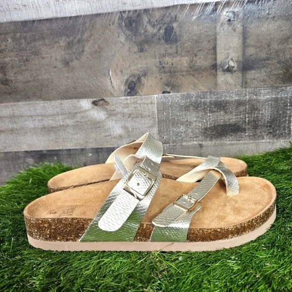 Time and Tru Sandals - Picture 3 of 7